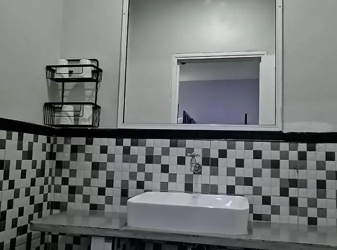 The Bunkhouse Donmueang Airport Hostal